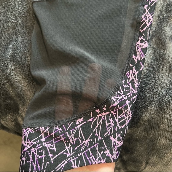 Calvin Klein Performance w/Mesh on Leg - Picture 6 of 6